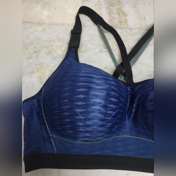 Victoria Sport Incredible Sports Bra - Picture 6 of 15